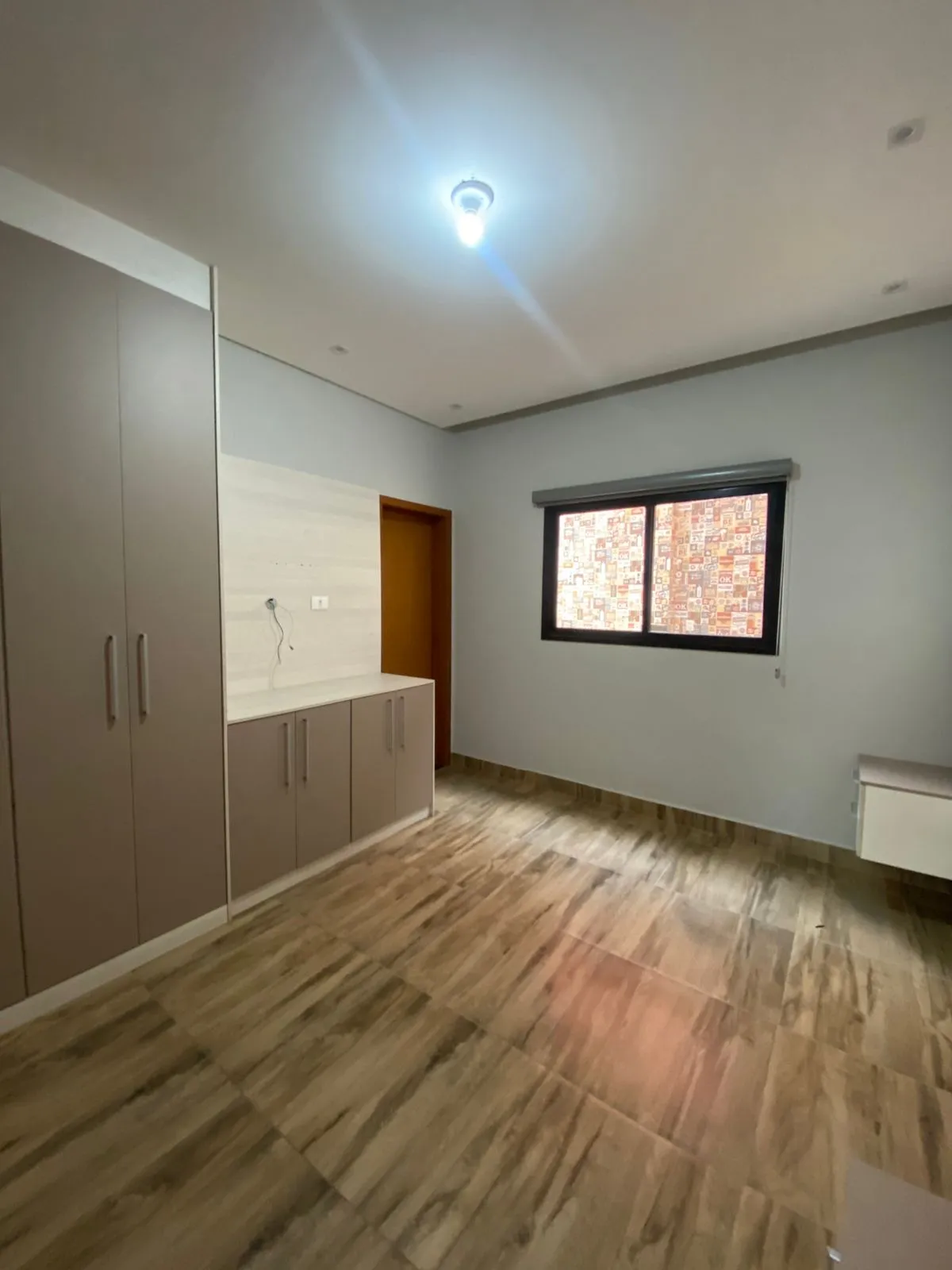 Sobrado à Venda com 3 dormitórios sendo 1 suíte e móveis planejados, 141m² no Condomínio Vale Azul em Votorantim/SP