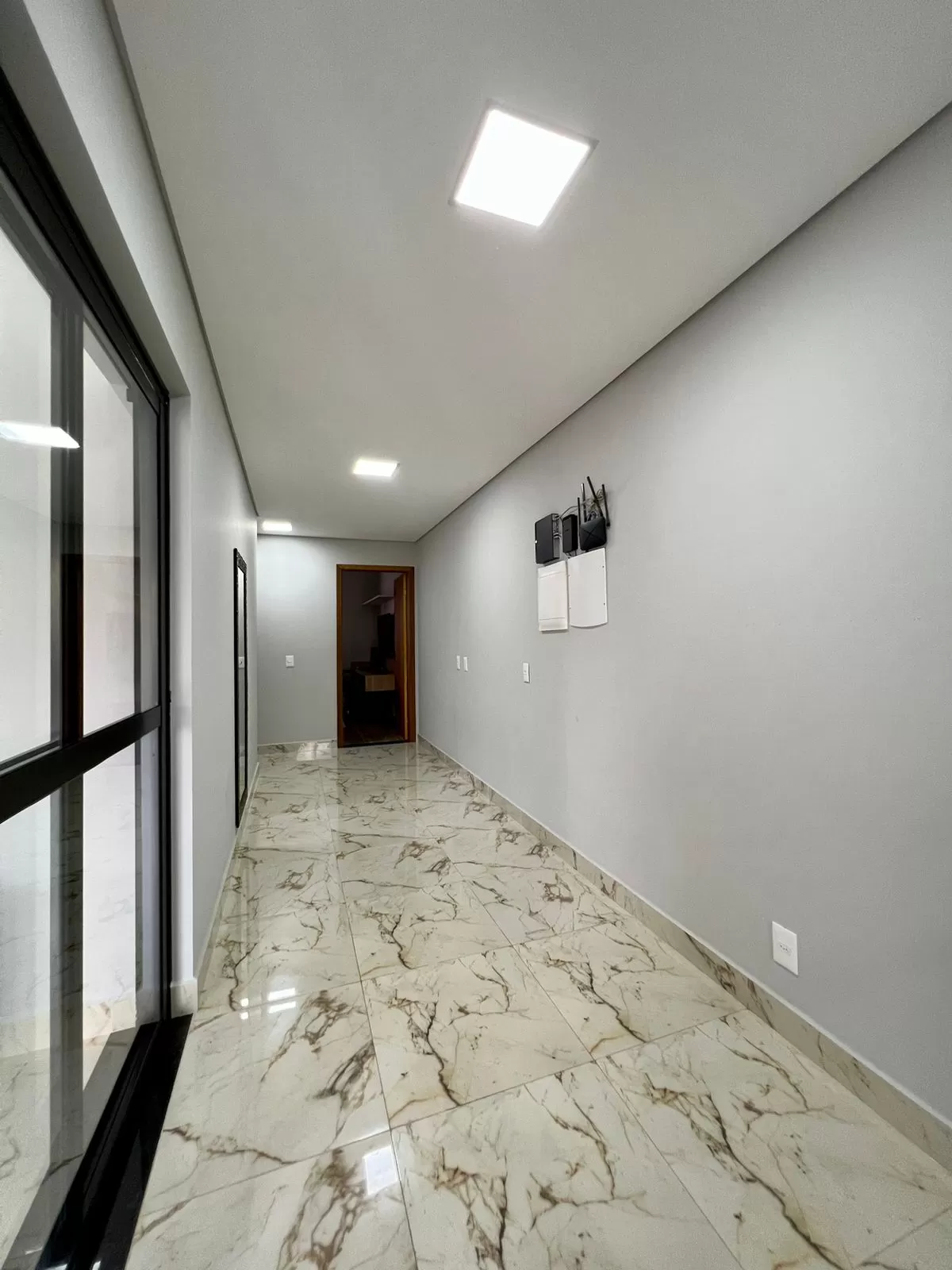 Sobrado à Venda com 3 dormitórios sendo 1 suíte e móveis planejados, 141m² no Condomínio Vale Azul em Votorantim/SP