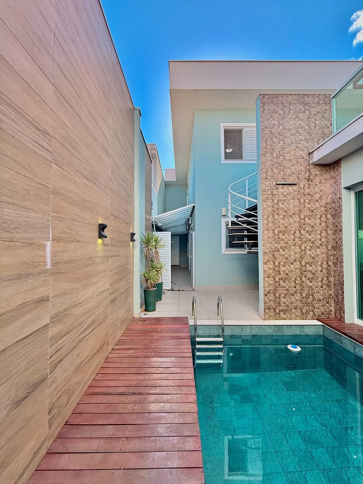 Imóvel de Esquina à Venda no Condomínio Villa dos Inglezes em Sorocaba/SP