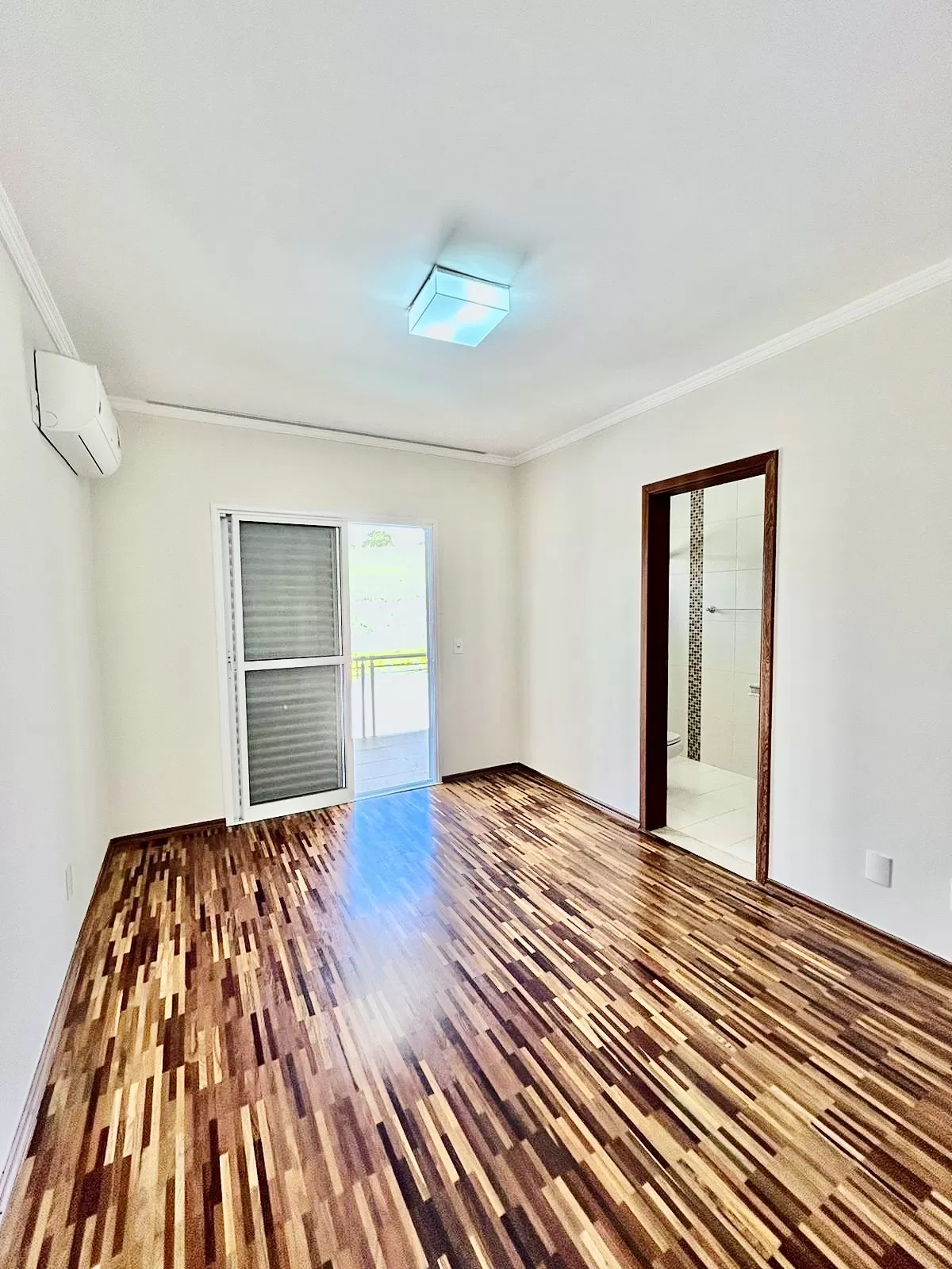 Sobrado à Venda ou Locação com 3 suítes, escritório e móveis planejados, 320m² no Condomínio Aldeia da Mata em Votorantim/SP