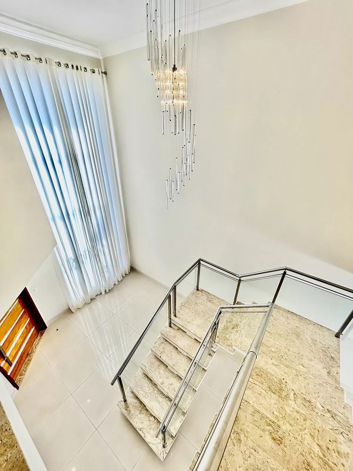 Sobrado à Venda ou Locação com 3 suítes, escritório e móveis planejados, 320m² no Condomínio Aldeia da Mata em Votorantim/SP