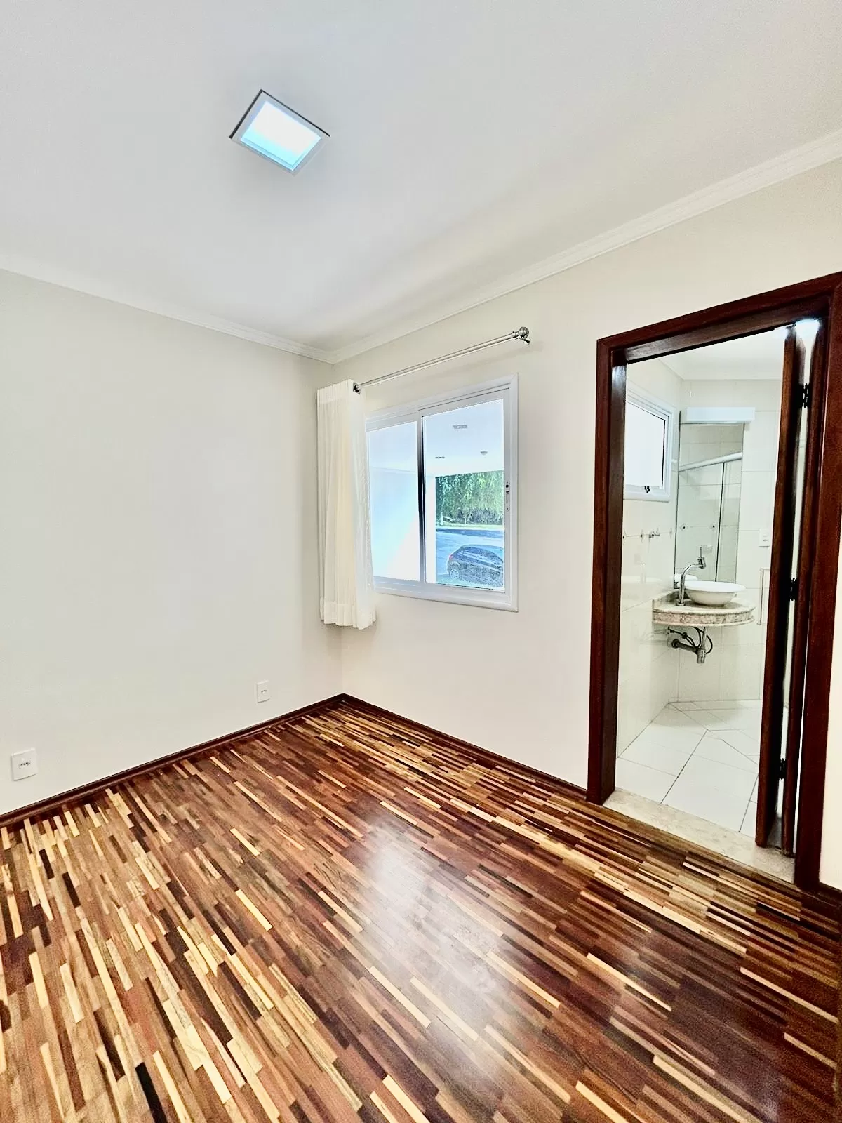 Sobrado à Venda ou Locação com 3 suítes, escritório e móveis planejados, 320m² no Condomínio Aldeia da Mata em Votorantim/SP