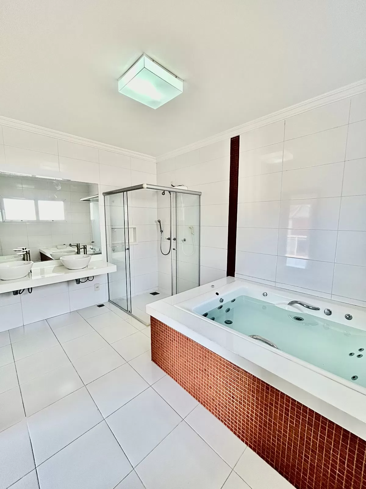 Sobrado à Venda ou Locação com 3 suítes, escritório e móveis planejados, 320m² no Condomínio Aldeia da Mata em Votorantim/SP