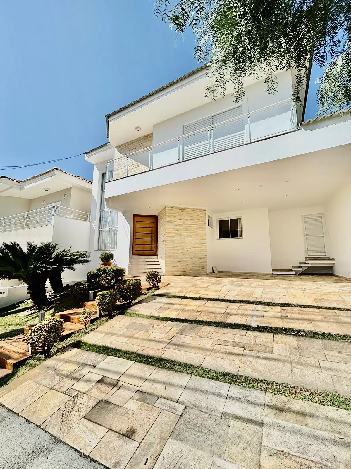 Sobrado à Venda ou Locação com 3 suítes, escritório e móveis planejados, 320m² no Condomínio Aldeia da Mata em Votorantim/SP