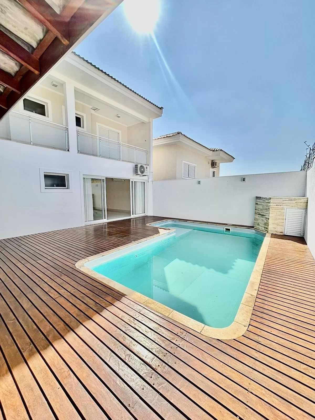 Sobrado à Venda ou Locação com 3 suítes, escritório e móveis planejados, 320m² no Condomínio Aldeia da Mata em Votorantim/SP