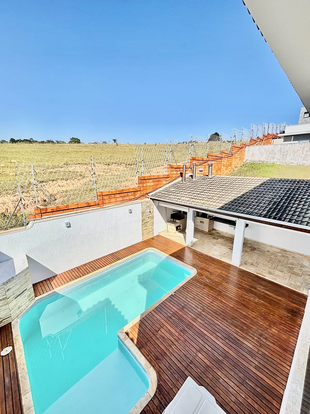 Sobrado à Venda ou Locação com 3 suítes, escritório e móveis planejados, 320m² no Condomínio Aldeia da Mata em Votorantim/SP