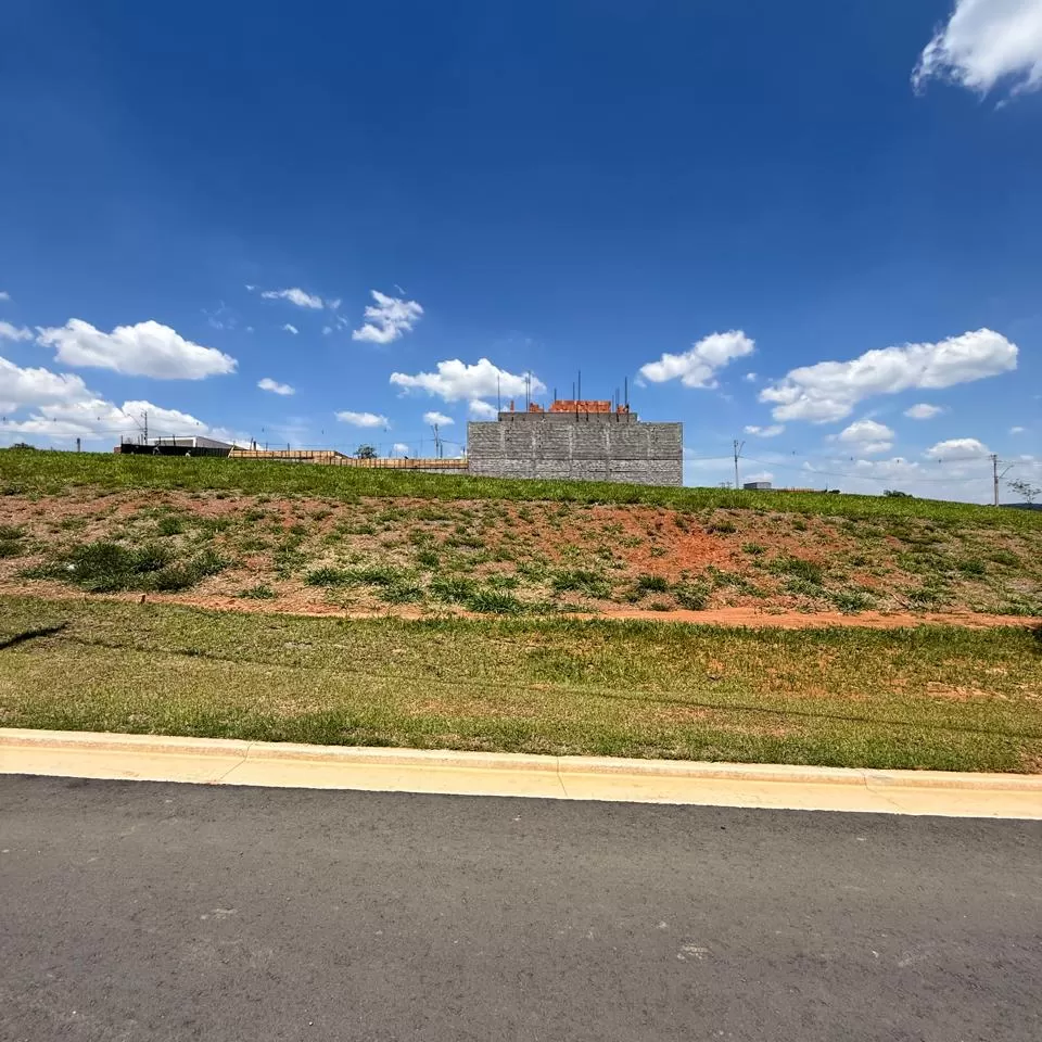 Terreno Aclive à Venda com ótima topografia, 337m² no Condomínio Terras Alpha em Votorantim/SP