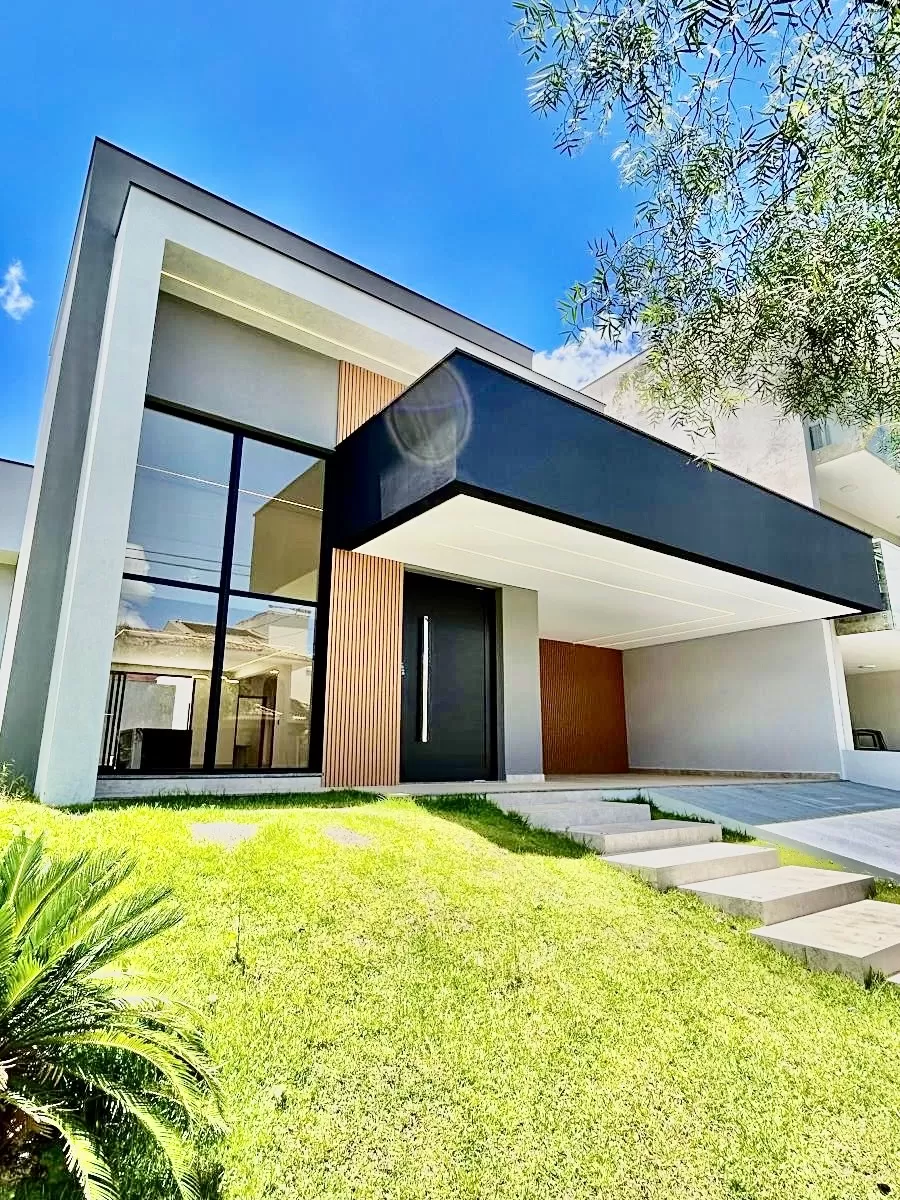 Casa Térrea à Venda ou Locação com 3 suítes sendo 1 master, escritório e área gourmet com piscina, 300m² no Condomínio Aldeia da Mata em Votorantim/SP