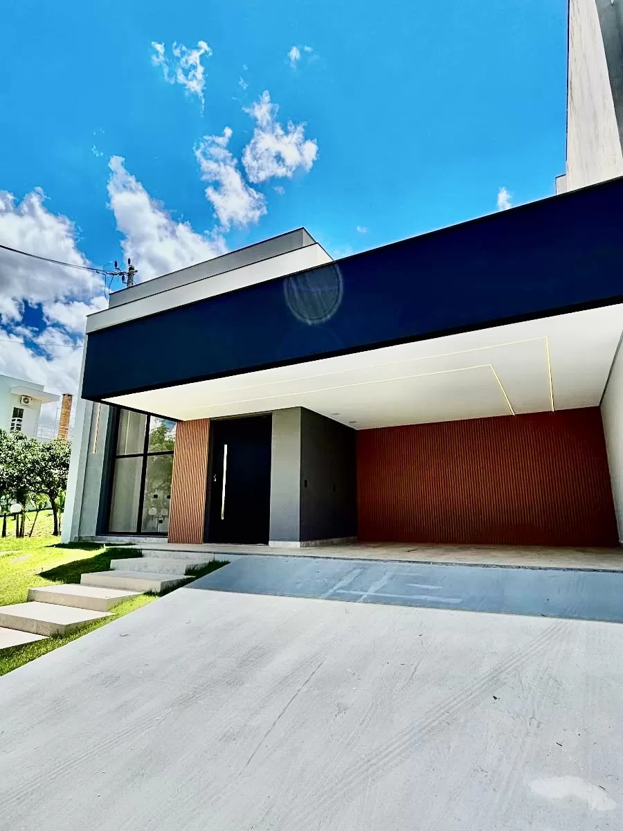 Casa Térrea à Venda ou Locação com 3 suítes sendo 1 master, escritório e área gourmet com piscina, 300m² no Condomínio Aldeia da Mata em Votorantim/SP