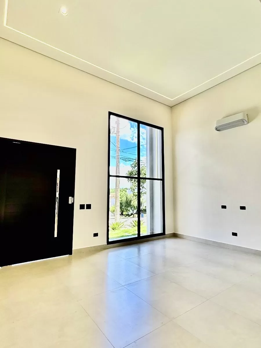 Casa Térrea à Venda ou Locação com 3 suítes sendo 1 master, escritório e área gourmet com piscina, 300m² no Condomínio Aldeia da Mata em Votorantim/SP