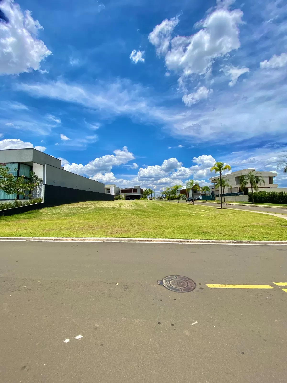 Terreno de Esquina à Venda com topografia plana, 541m² no Condomínio Alphaville Nova Esplanada 4 em Votorantim/SP
