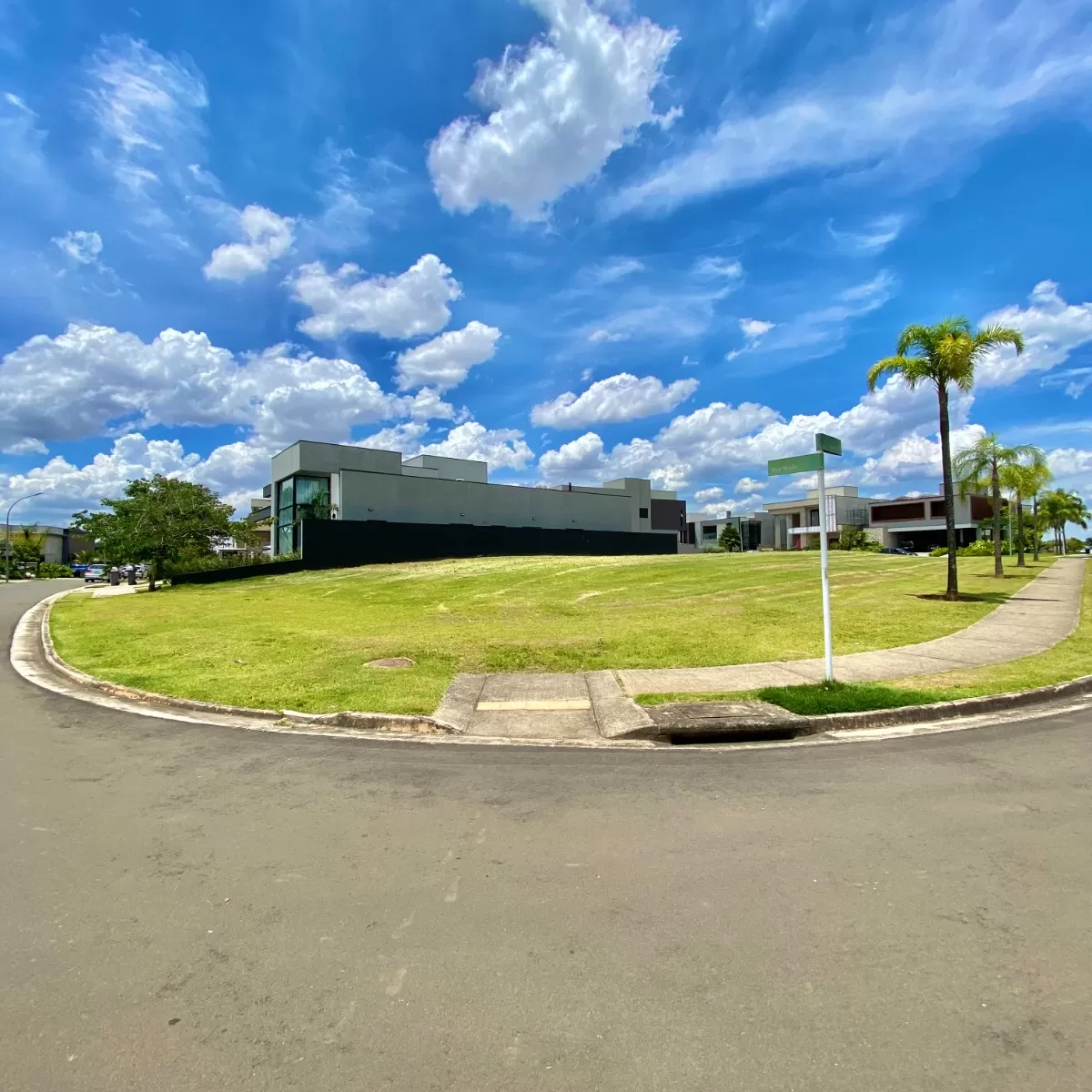 Terreno de Esquina à Venda com topografia plana, 541m² no Condomínio Alphaville Nova Esplanada 4 em Votorantim/SP