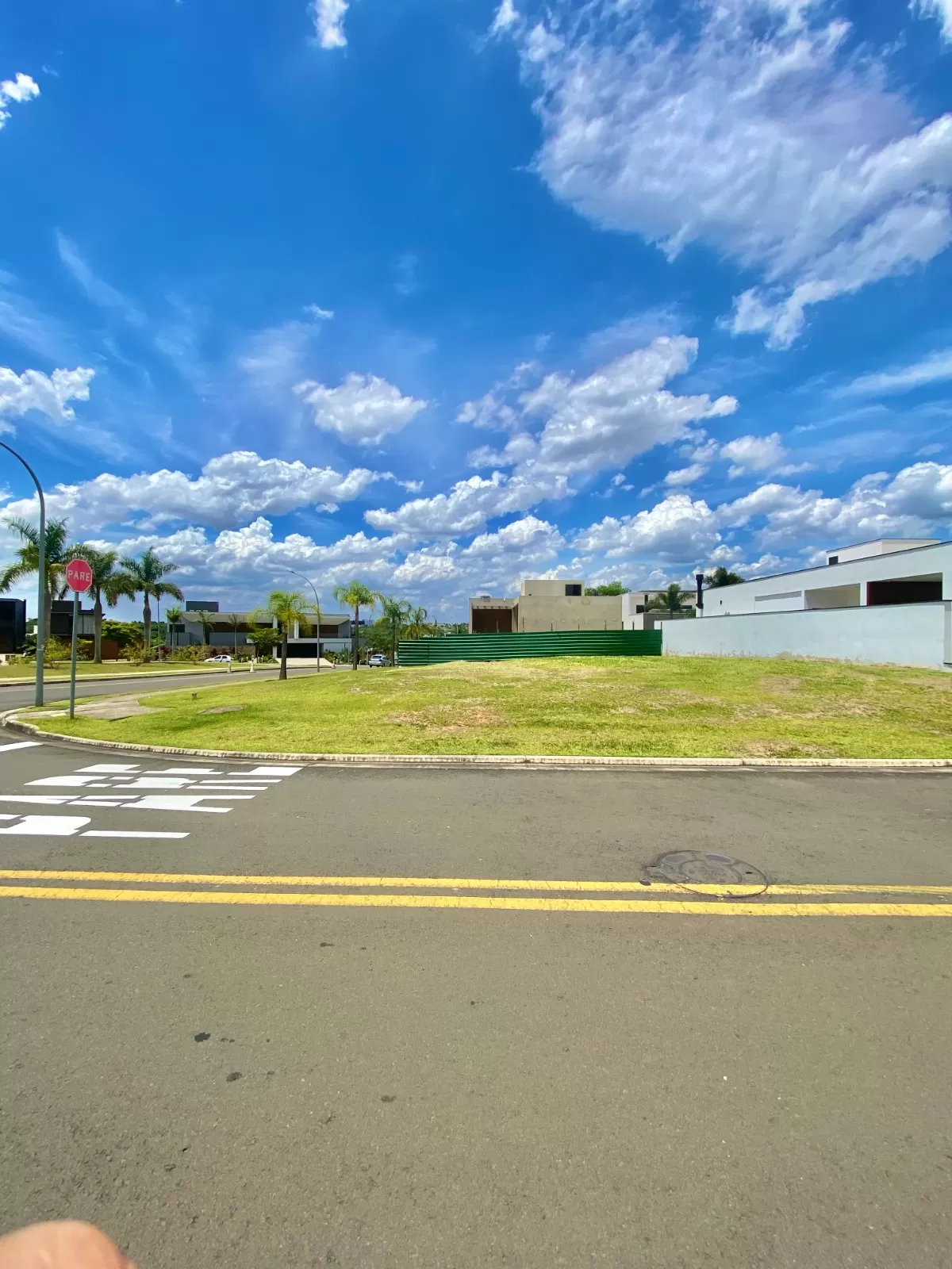 Terreno de Esquina à Venda localizado próximo ao parque, 576m² no Condomínio Alphaville Nova Esplanada 4 em Votorantim/SP