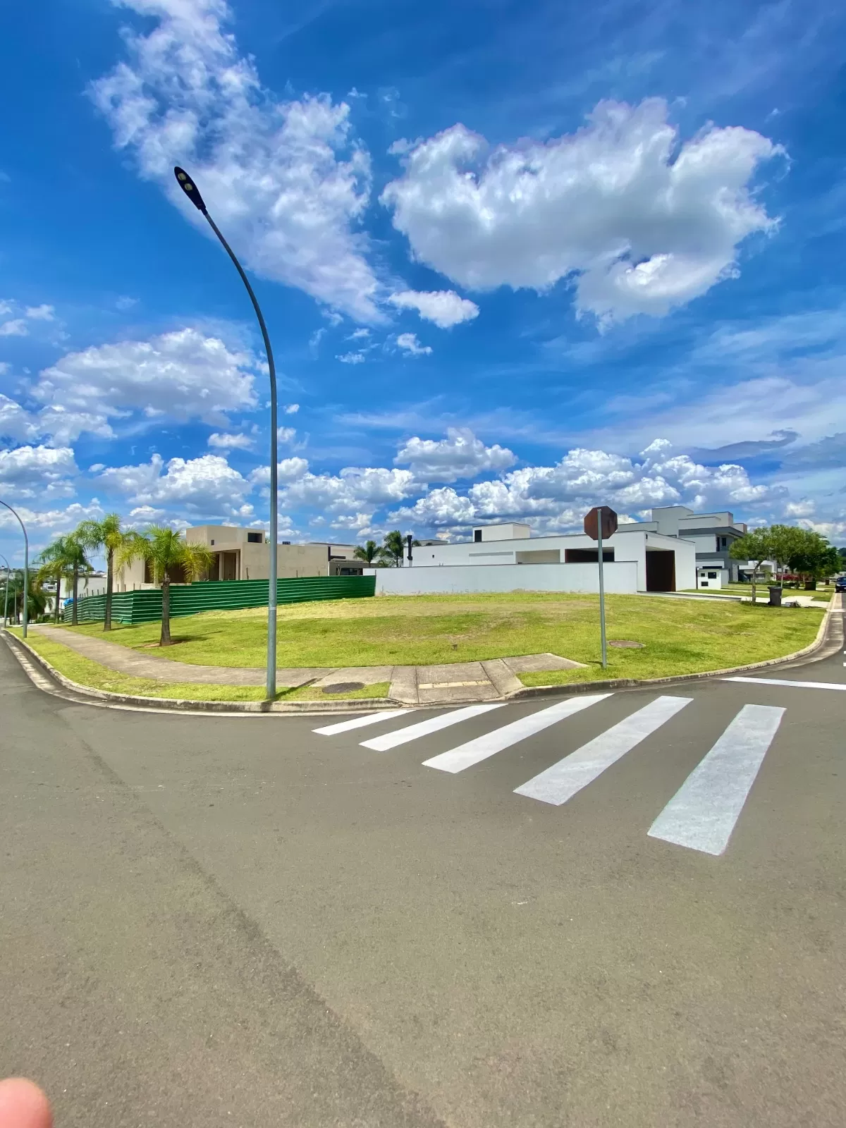 Terreno de Esquina à Venda localizado próximo ao parque, 576m² no Condomínio Alphaville Nova Esplanada 4 em Votorantim/SP