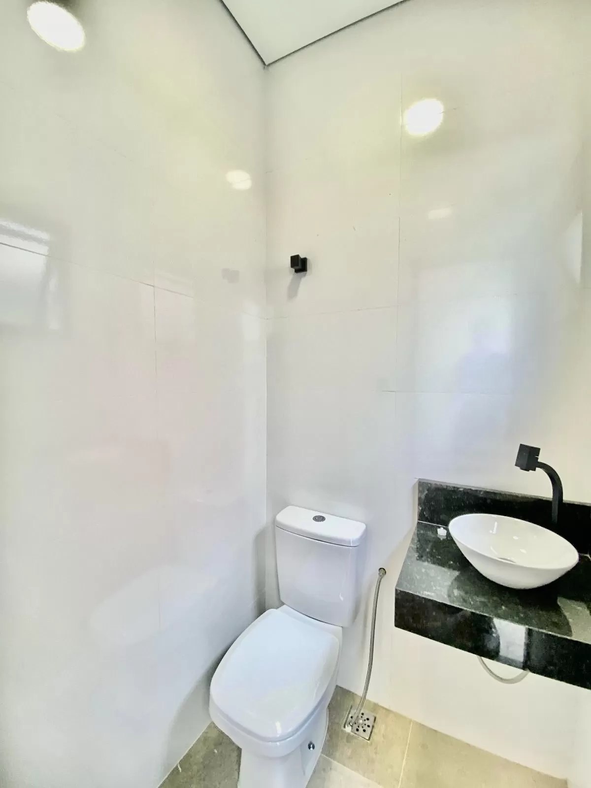 Casa à Venda com 3 suítes, escritório e área gourmet com piscina e churrasqueira, 260m² no Condomínio Aldeia da Mata em Votorantim/SP