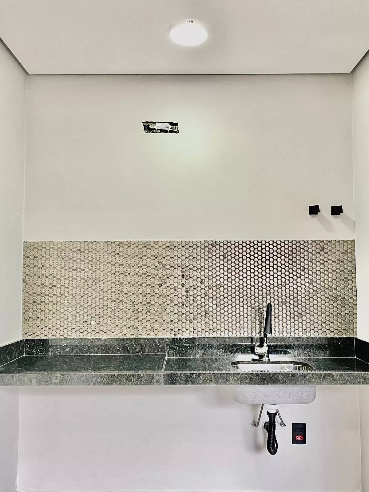 Casa à Venda com 3 suítes, escritório e área gourmet com piscina e churrasqueira, 260m² no Condomínio Aldeia da Mata em Votorantim/SP