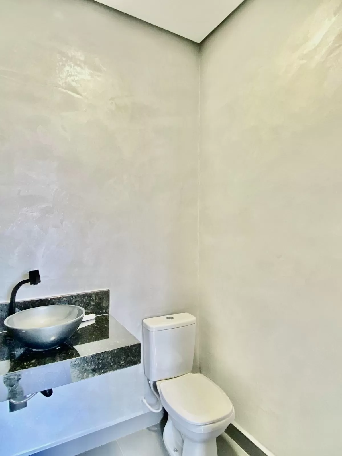 Casa à Venda com 3 suítes, escritório e área gourmet com piscina e churrasqueira, 260m² no Condomínio Aldeia da Mata em Votorantim/SP