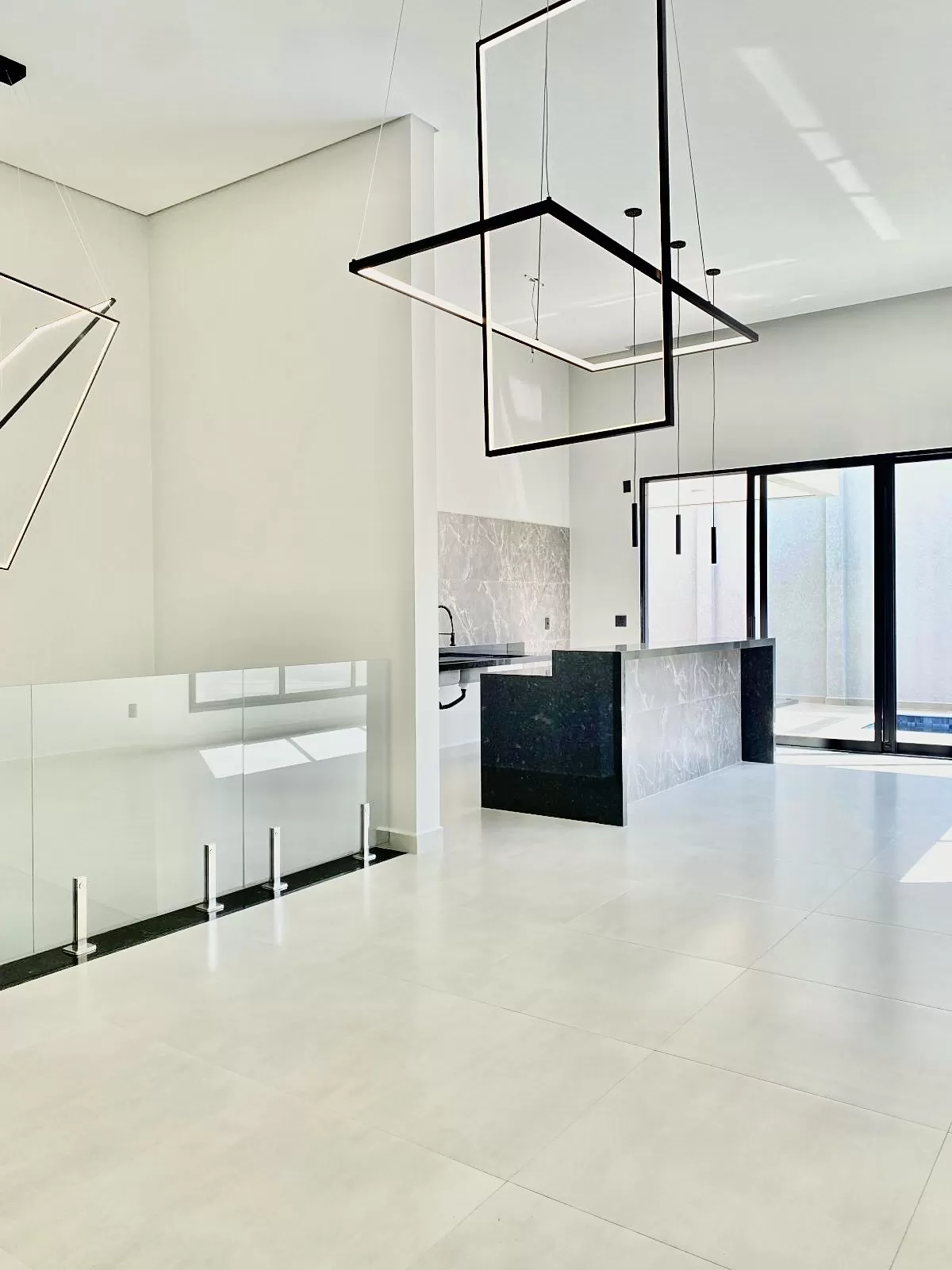 Casa à Venda com 3 suítes, escritório e área gourmet com piscina e churrasqueira, 260m² no Condomínio Aldeia da Mata em Votorantim/SP