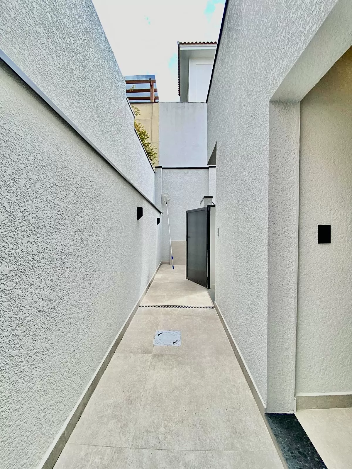 Casa à Venda com 3 suítes, escritório e área gourmet com piscina e churrasqueira, 260m² no Condomínio Aldeia da Mata em Votorantim/SP