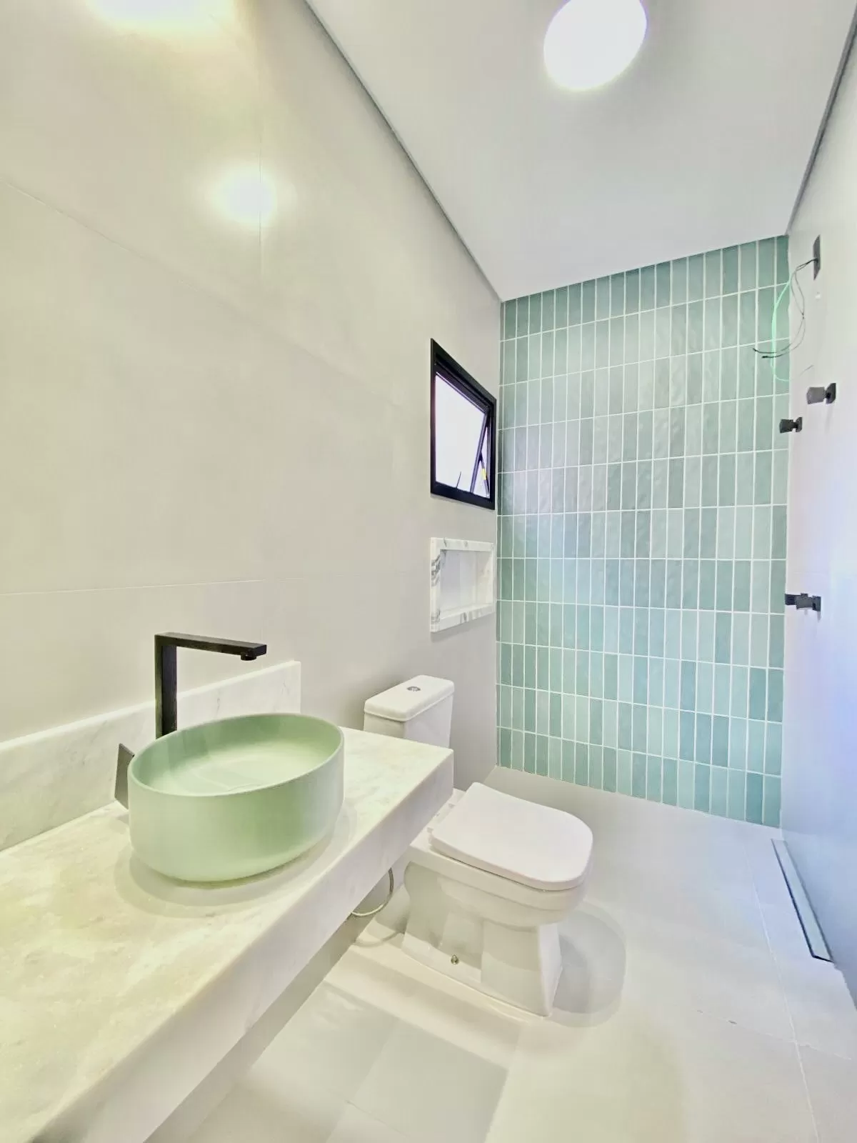 Casa à Venda com 3 suítes, escritório e área gourmet com piscina e churrasqueira, 260m² no Condomínio Aldeia da Mata em Votorantim/SP