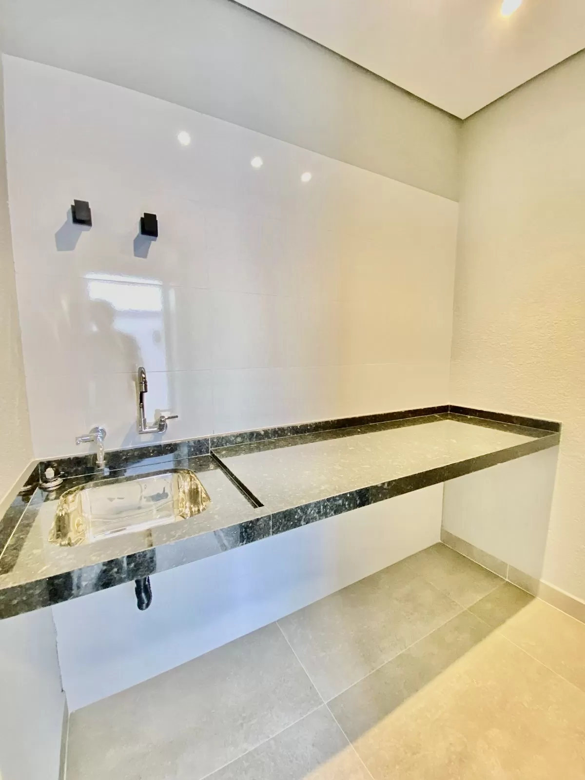Casa à Venda com 3 suítes, escritório e área gourmet com piscina e churrasqueira, 260m² no Condomínio Aldeia da Mata em Votorantim/SP
