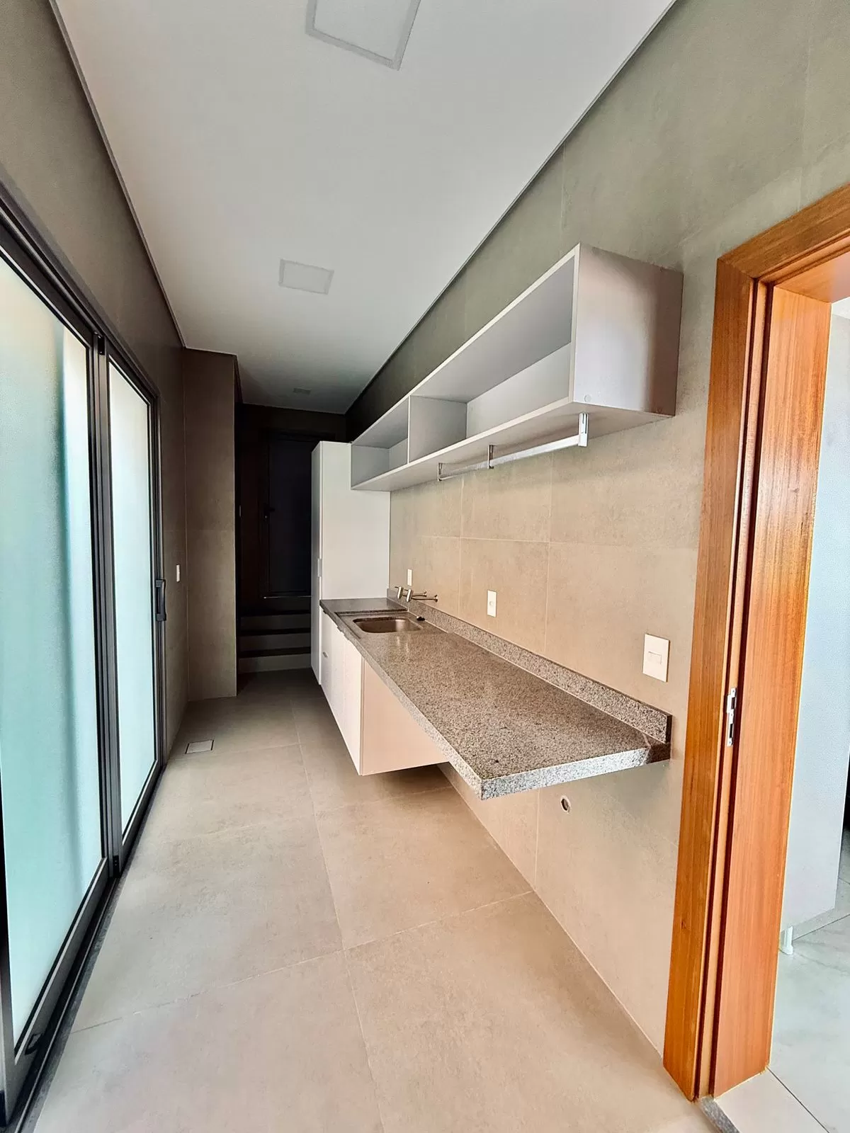 Casa Mobiliada à Venda com 5 suítes sendo 2 com closet e piscina, 480m² no condomínio Alphaville Nova Esplanada 2 em Votorantim/SP