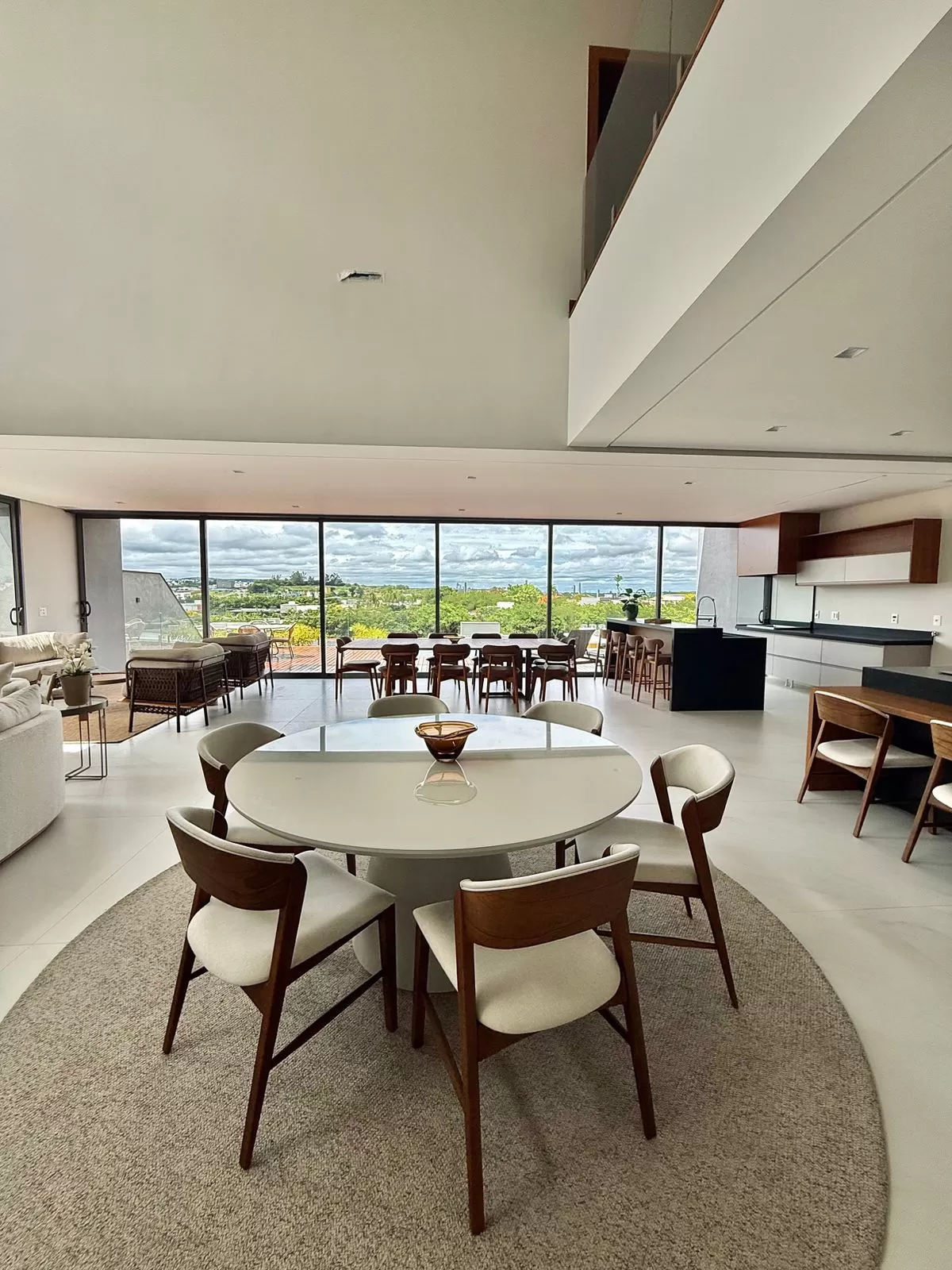 Casa Mobiliada à Venda com 5 suítes sendo 2 com closet e piscina, 480m² no condomínio Alphaville Nova Esplanada 2 em Votorantim/SP