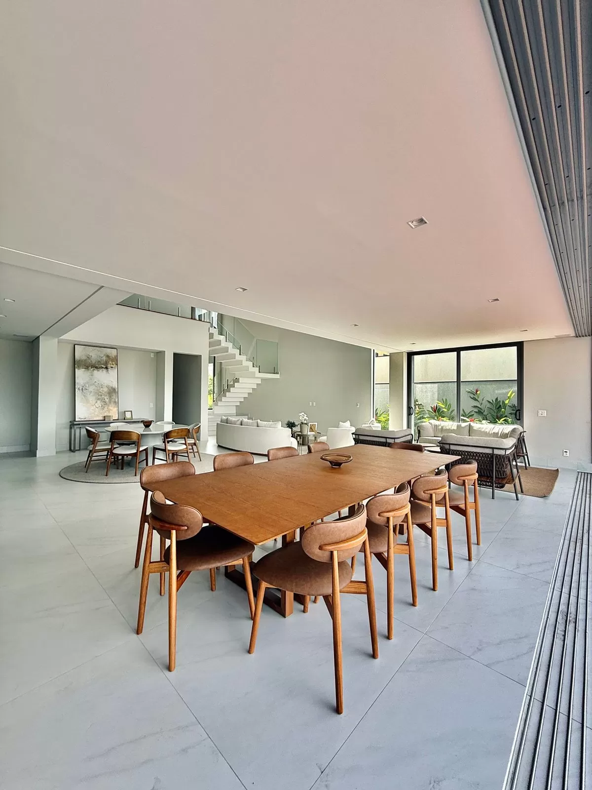 Casa Mobiliada à Venda com 5 suítes sendo 2 com closet e piscina, 480m² no condomínio Alphaville Nova Esplanada 2 em Votorantim/SP