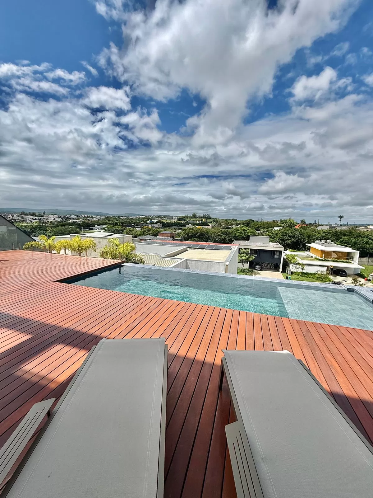 Casa Mobiliada à Venda com 5 suítes sendo 2 com closet e piscina, 480m² no condomínio Alphaville Nova Esplanada 2 em Votorantim/SP