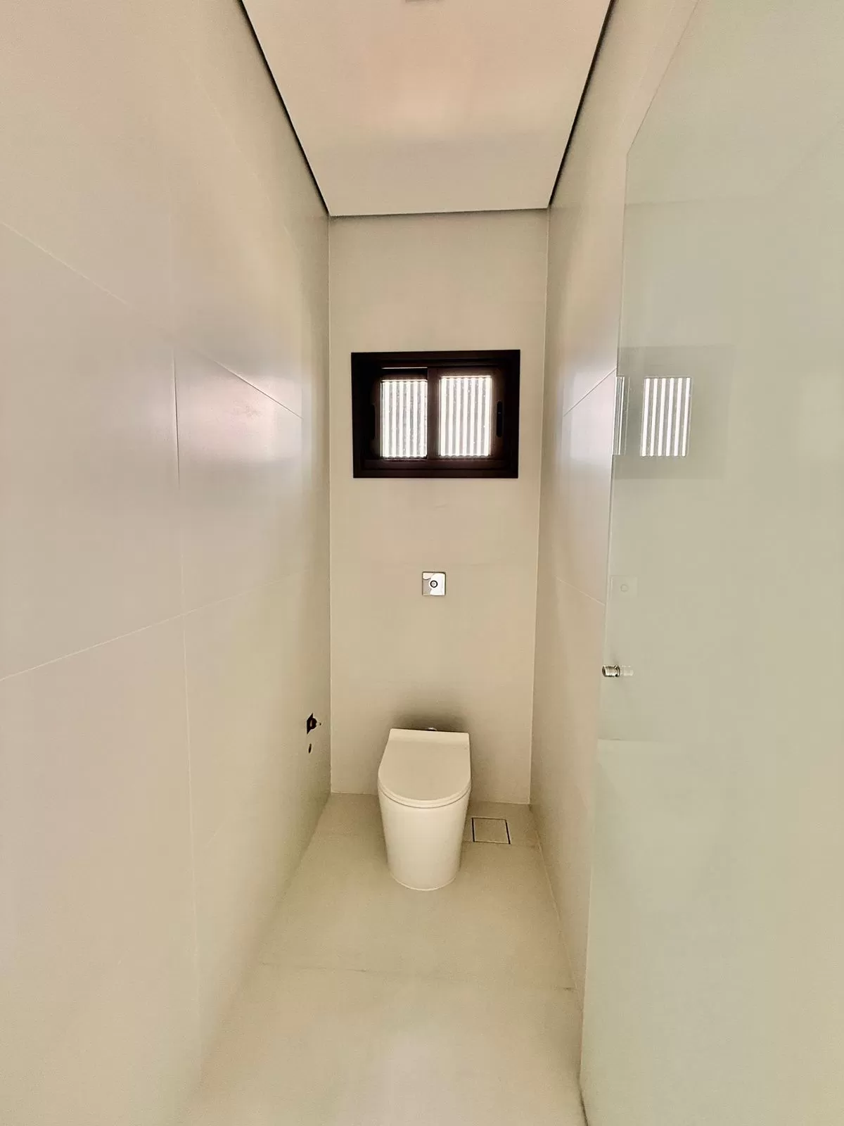 Casa Mobiliada à Venda com 5 suítes sendo 2 com closet e piscina, 480m² no condomínio Alphaville Nova Esplanada 2 em Votorantim/SP