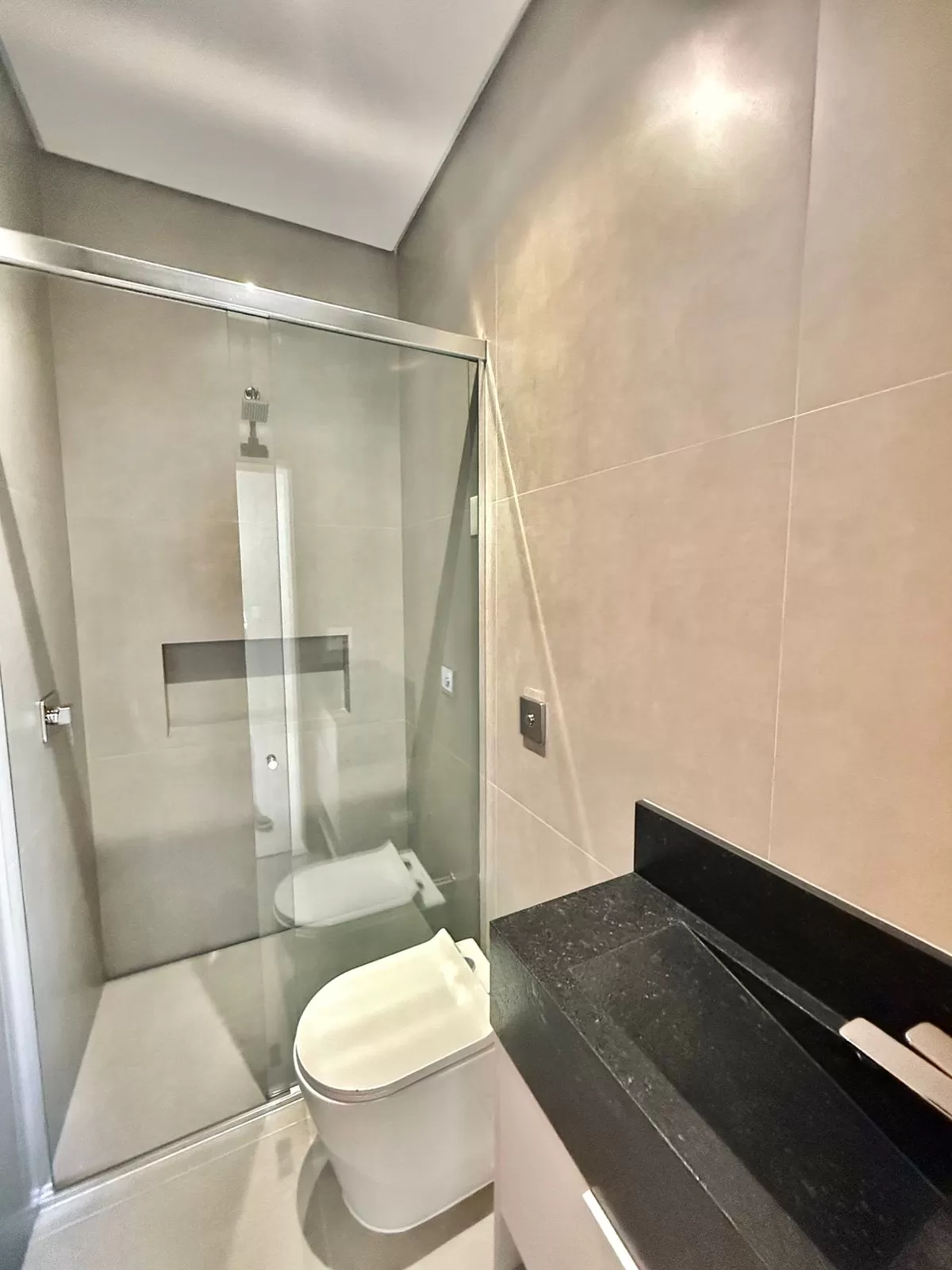 Casa Mobiliada à Venda com 5 suítes sendo 2 com closet e piscina, 480m² no condomínio Alphaville Nova Esplanada 2 em Votorantim/SP