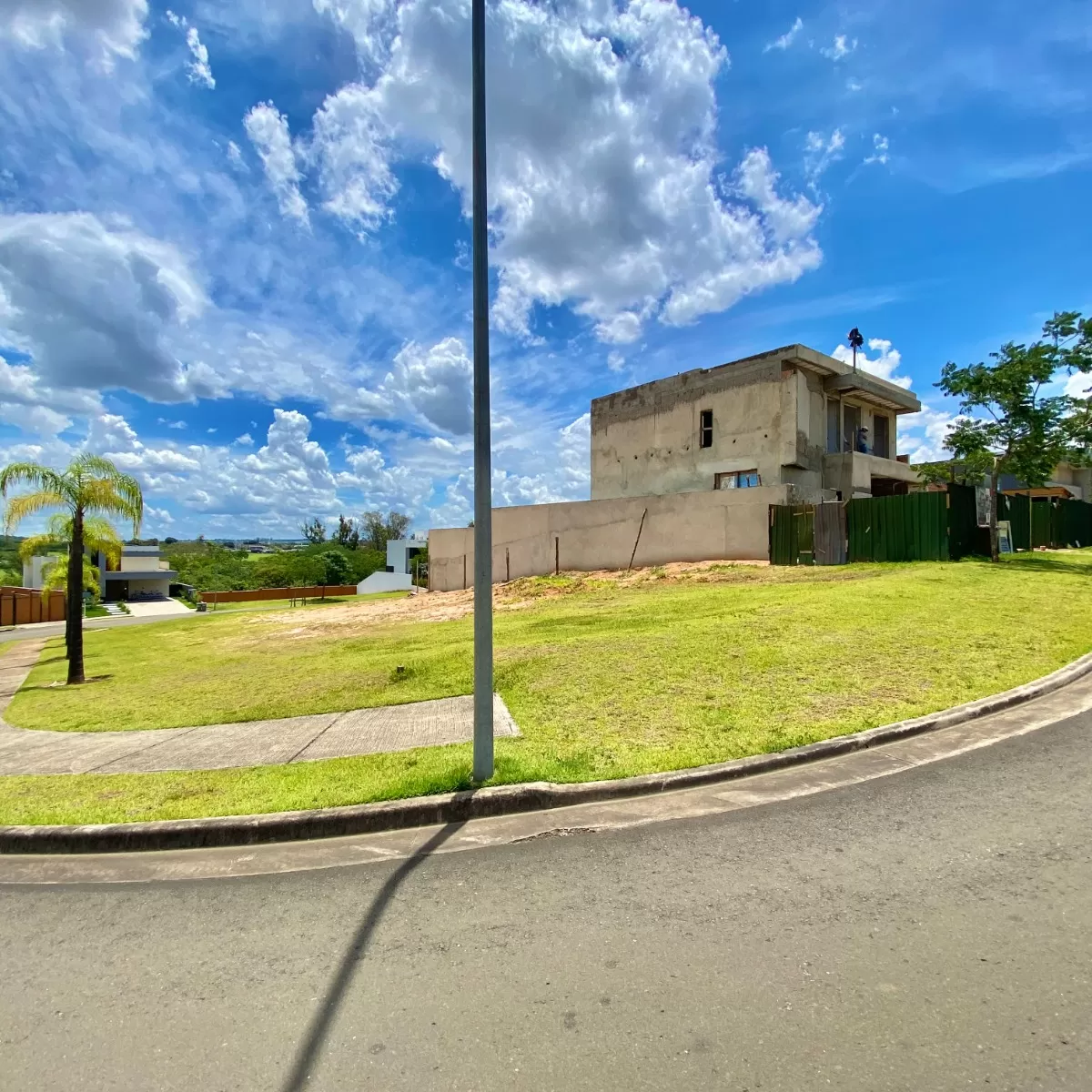 Terreno de Esquina à Venda com ótima topografia, 479m² no Condomínio Alphaville Nova Esplanada 4 em Votorantim/SP