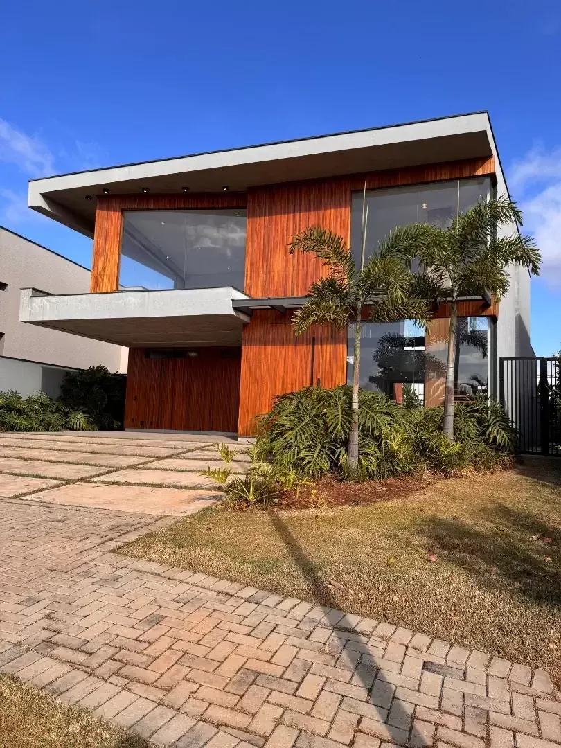 Sobrado à Venda com 4 suítes, móveis planejados e sala de home-theater, 342m² no Condomínio Alphaville Nova Esplanada 4 em Votorantim/SP