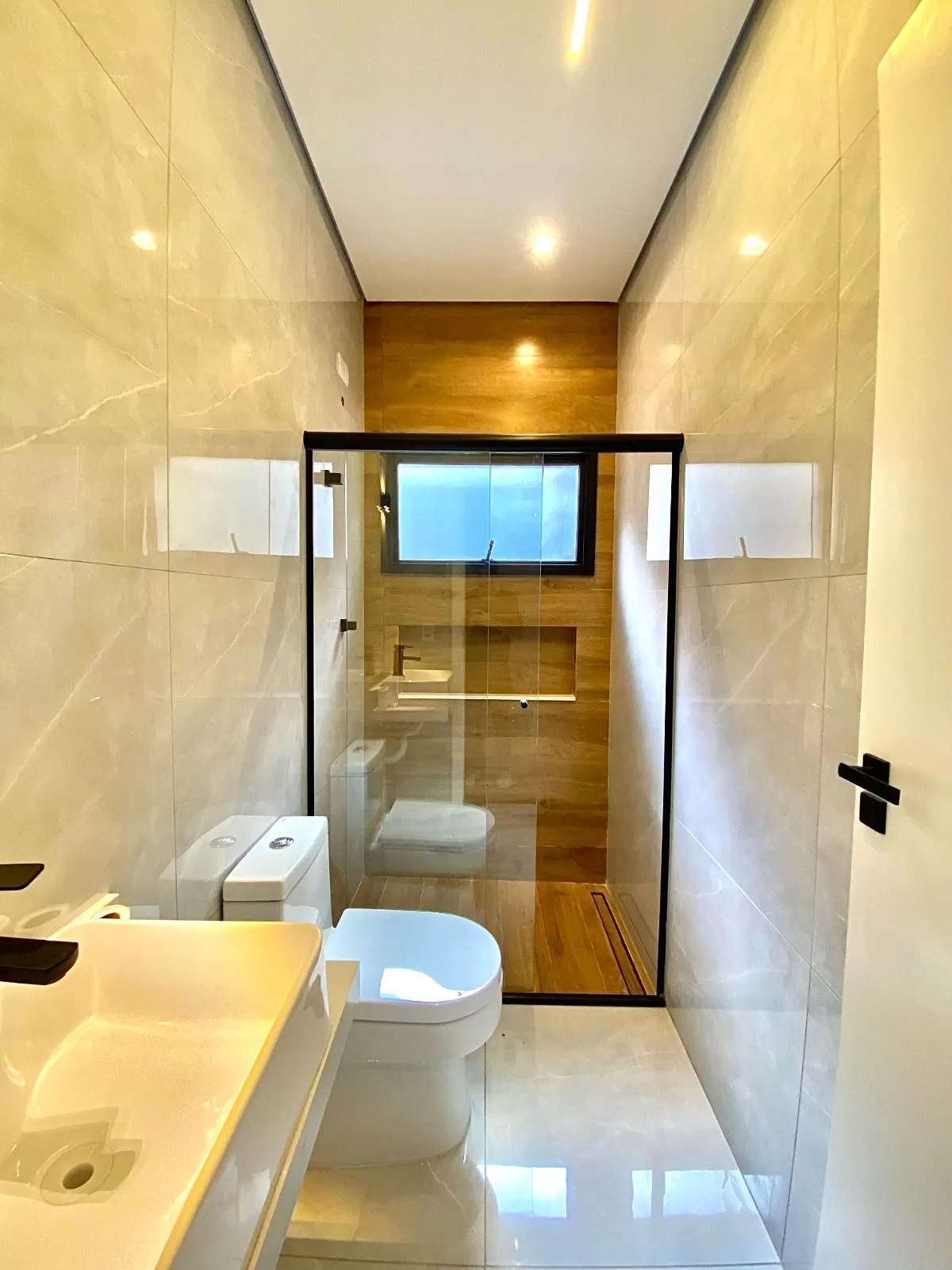 Casa à Venda com 3 dormitórios sendo 1 suíte e área gourmet com churrasqueira, 102m² no Condomínio Vale Azul em Votorantim/SP