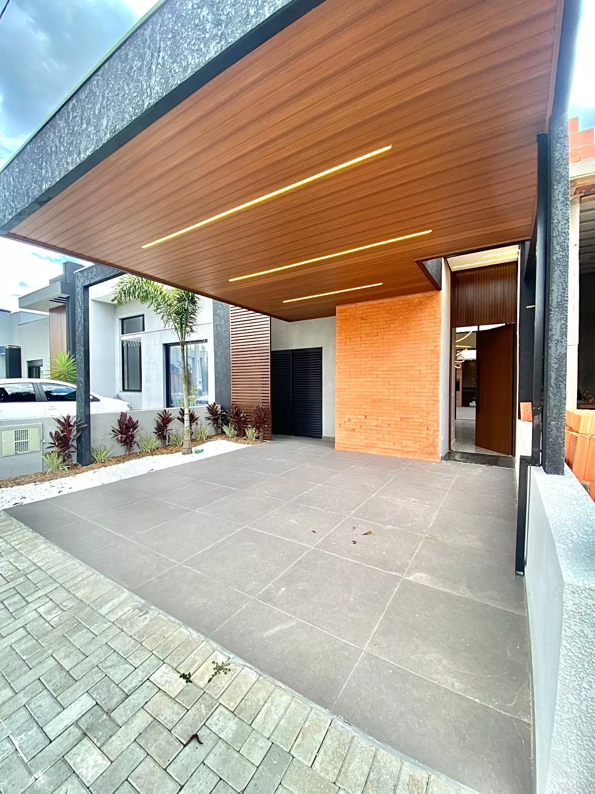 Casa à Venda com 3 dormitórios sendo 1 suíte e área gourmet com churrasqueira, 102m² no Condomínio Vale Azul em Votorantim/SP