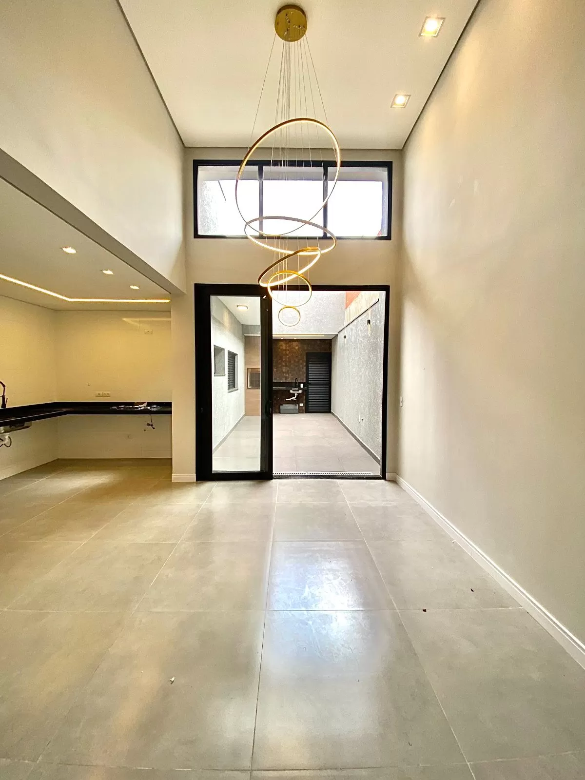 Casa à Venda com 3 dormitórios sendo 1 suíte e área gourmet com churrasqueira, 102m² no Condomínio Vale Azul em Votorantim/SP
