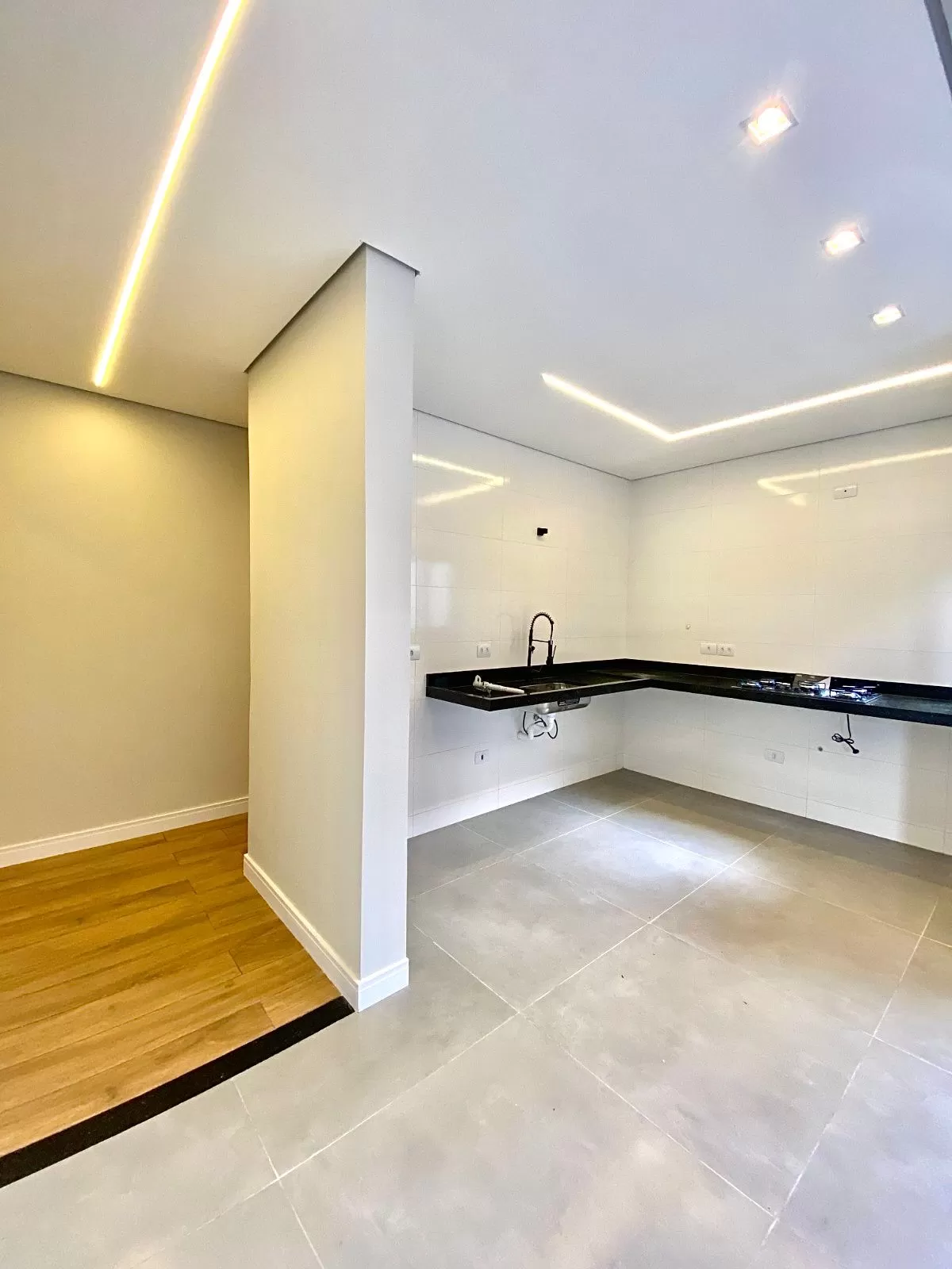 Casa à Venda com 3 dormitórios sendo 1 suíte e área gourmet com churrasqueira, 102m² no Condomínio Vale Azul em Votorantim/SP