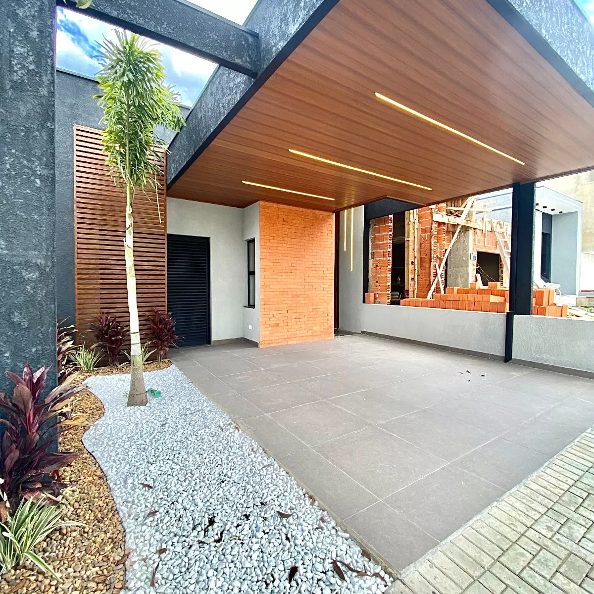 Casa à Venda com 3 dormitórios sendo 1 suíte e área gourmet com churrasqueira, 102m² no Condomínio Vale Azul em Votorantim/SP