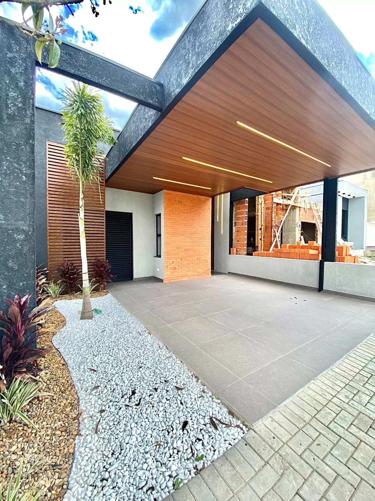 Casa à Venda com 3 dormitórios sendo 1 suíte e área gourmet com churrasqueira, 102m² no Condomínio Vale Azul em Votorantim/SP
