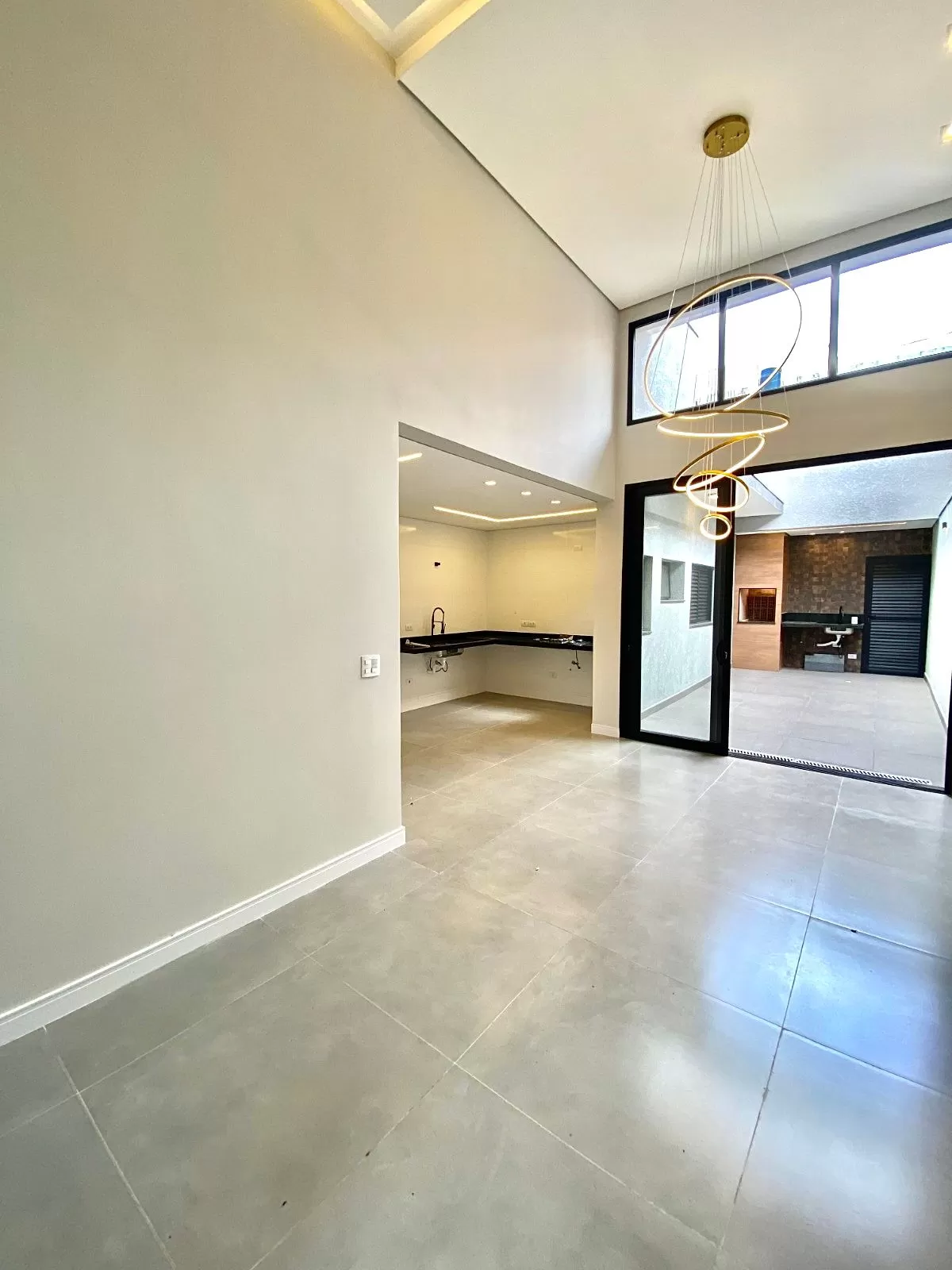 Casa à Venda com 3 dormitórios sendo 1 suíte e área gourmet com churrasqueira, 102m² no Condomínio Vale Azul em Votorantim/SP