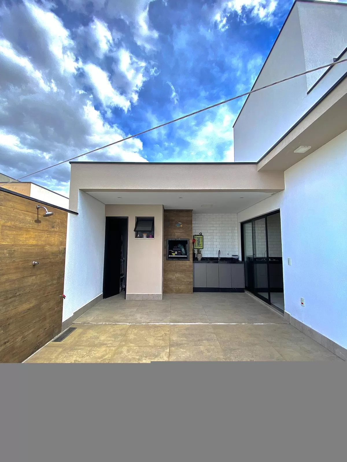 Casa à Venda no Condomínio Terras de São Francisco Casa à Venda no Condomínio Terras de São Francisco