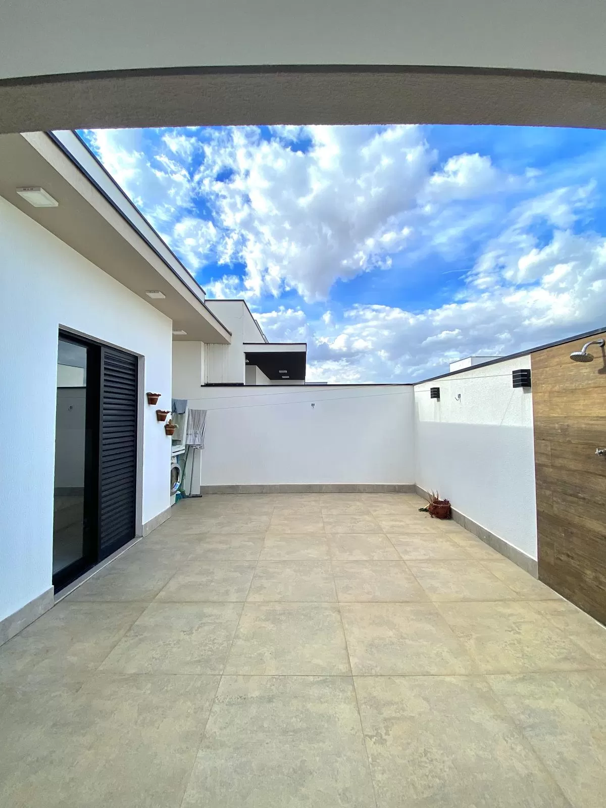 Casa à Venda no Condomínio Terras de São Francisco Casa à Venda no Condomínio Terras de São Francisco