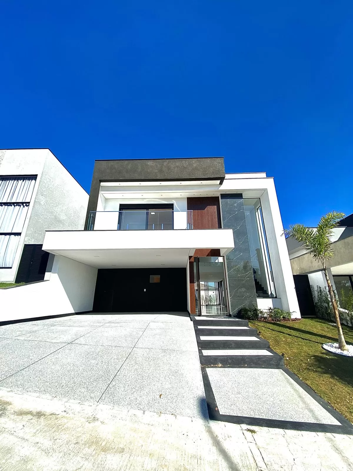 Sobrado à Venda com 3 suítes, escritório e área gourmet com piscina, 275m² no Condomínio Cyrela Landscape em Votorantim/SP