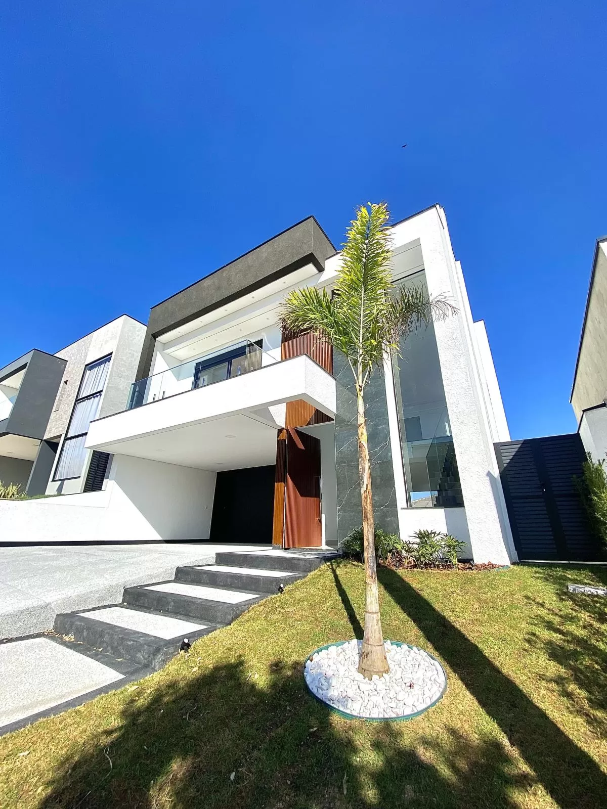 Sobrado à Venda com 3 suítes, escritório e área gourmet com piscina, 275m² no Condomínio Cyrela Landscape em Votorantim/SP