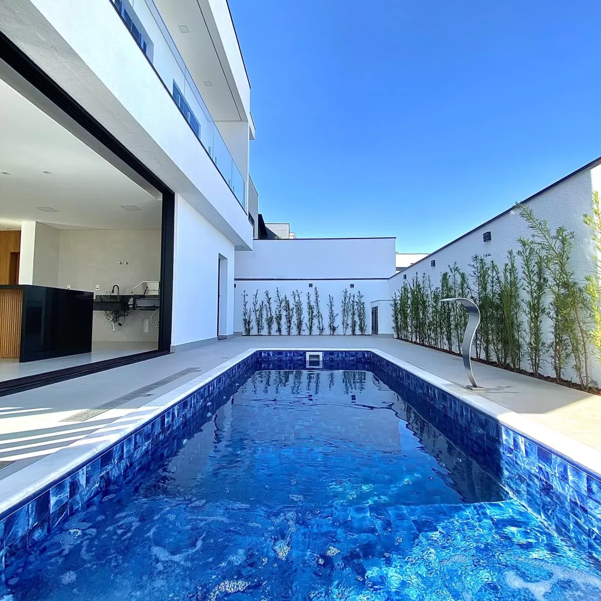 Sobrado à Venda com 3 suítes, escritório e área gourmet com piscina, 275m² no Condomínio Cyrela Landscape em Votorantim/SP