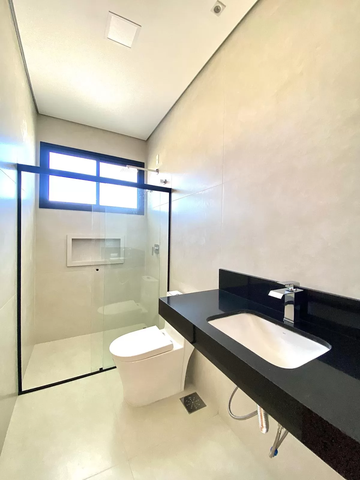 Sobrado à Venda com 3 suítes, escritório e área gourmet com piscina, 275m² no Condomínio Cyrela Landscape em Votorantim/SP