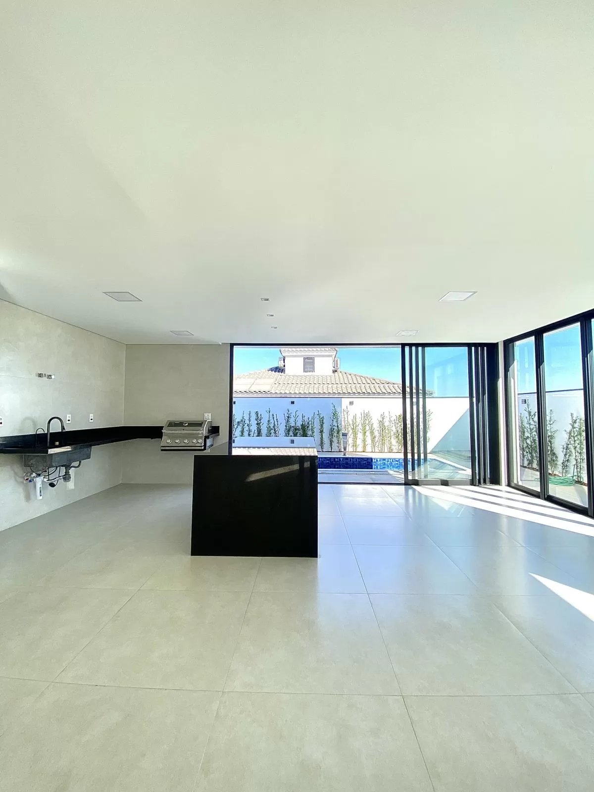 Sobrado à Venda com 3 suítes, escritório e área gourmet com piscina, 275m² no Condomínio Cyrela Landscape em Votorantim/SP