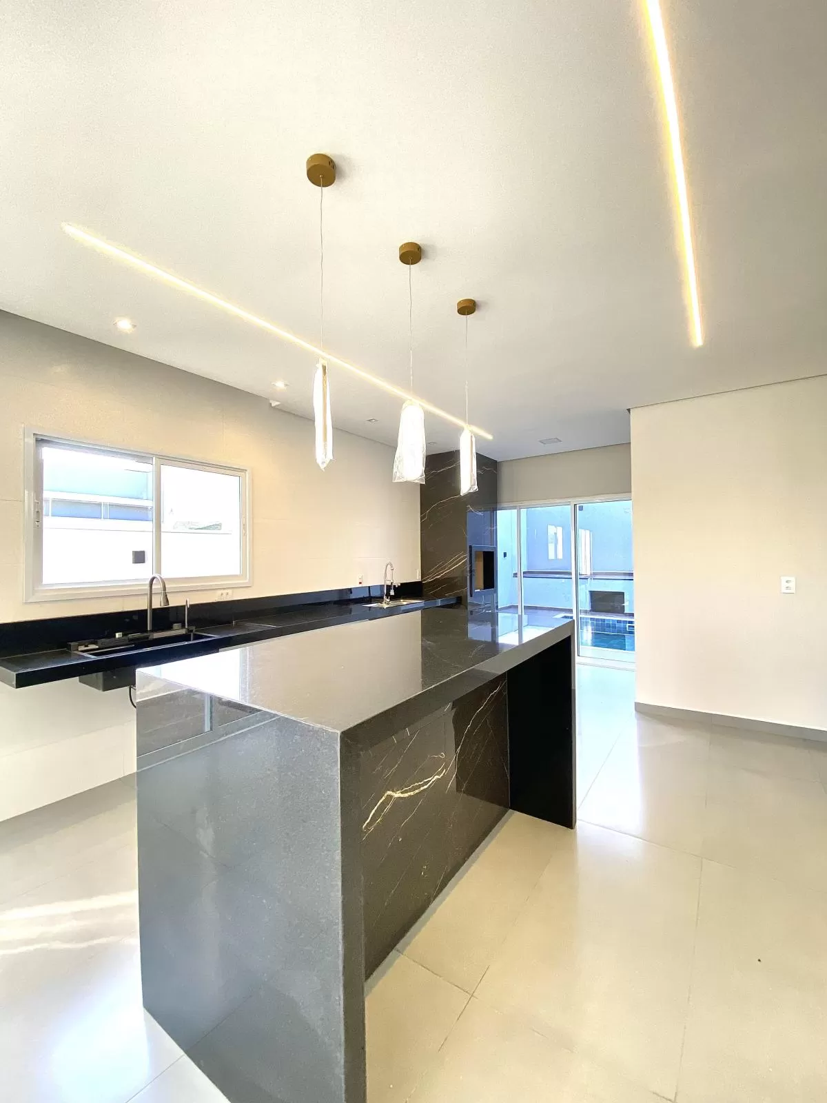 Sobrado à Venda com 3 suítes, e área gourmet completa com piscina, 242m² no Condomínio Cyrela Landscape em Votorantim/SP