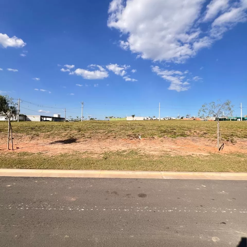 Terreno à Venda com topografia privilegiada, 300m² no Condomínio Terras Alpha em Votorantim/SP