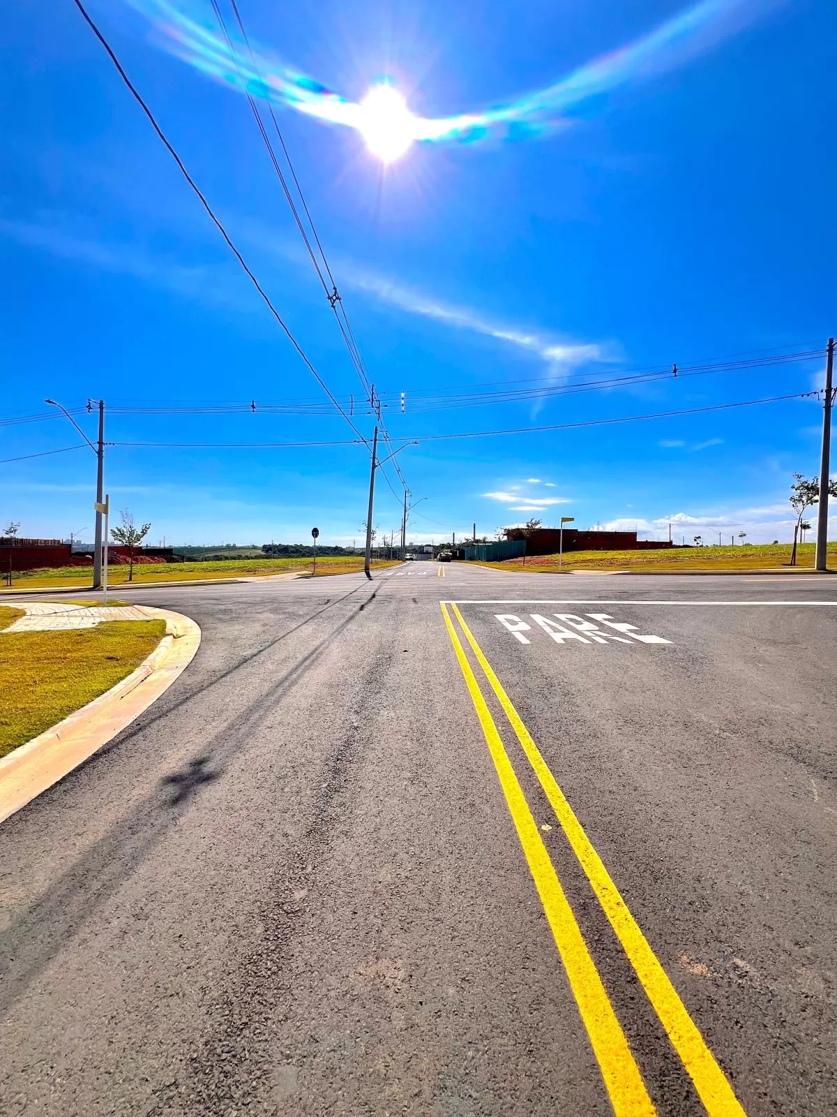 Terreno de Esquina à Venda localizado na parte alta, 335m² no Condomínio Terras Alpha em Votorantim/SP